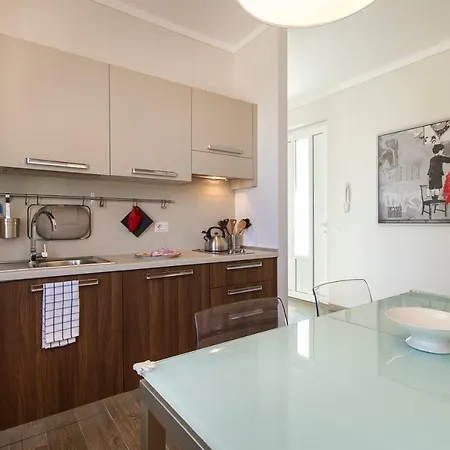 La Lombarda Centro Storico Stresa