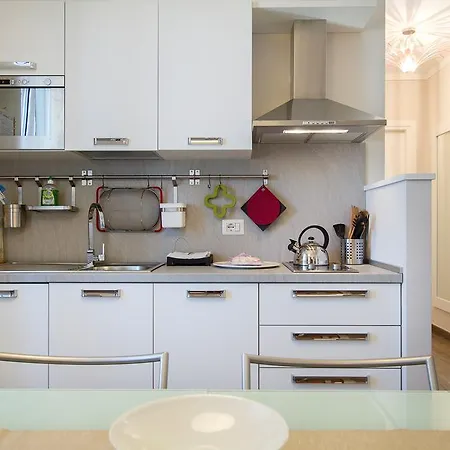 La Lombarda By Stresahome - Centro Storico Daire